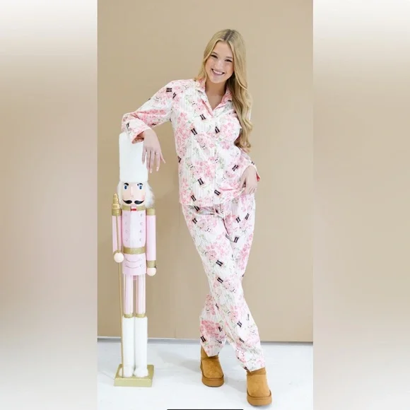 8 Oak Lane Sleepwear | Intimates Nutcracker Rose Pj Flannel Set Sz Medium - Picture 2 of 4